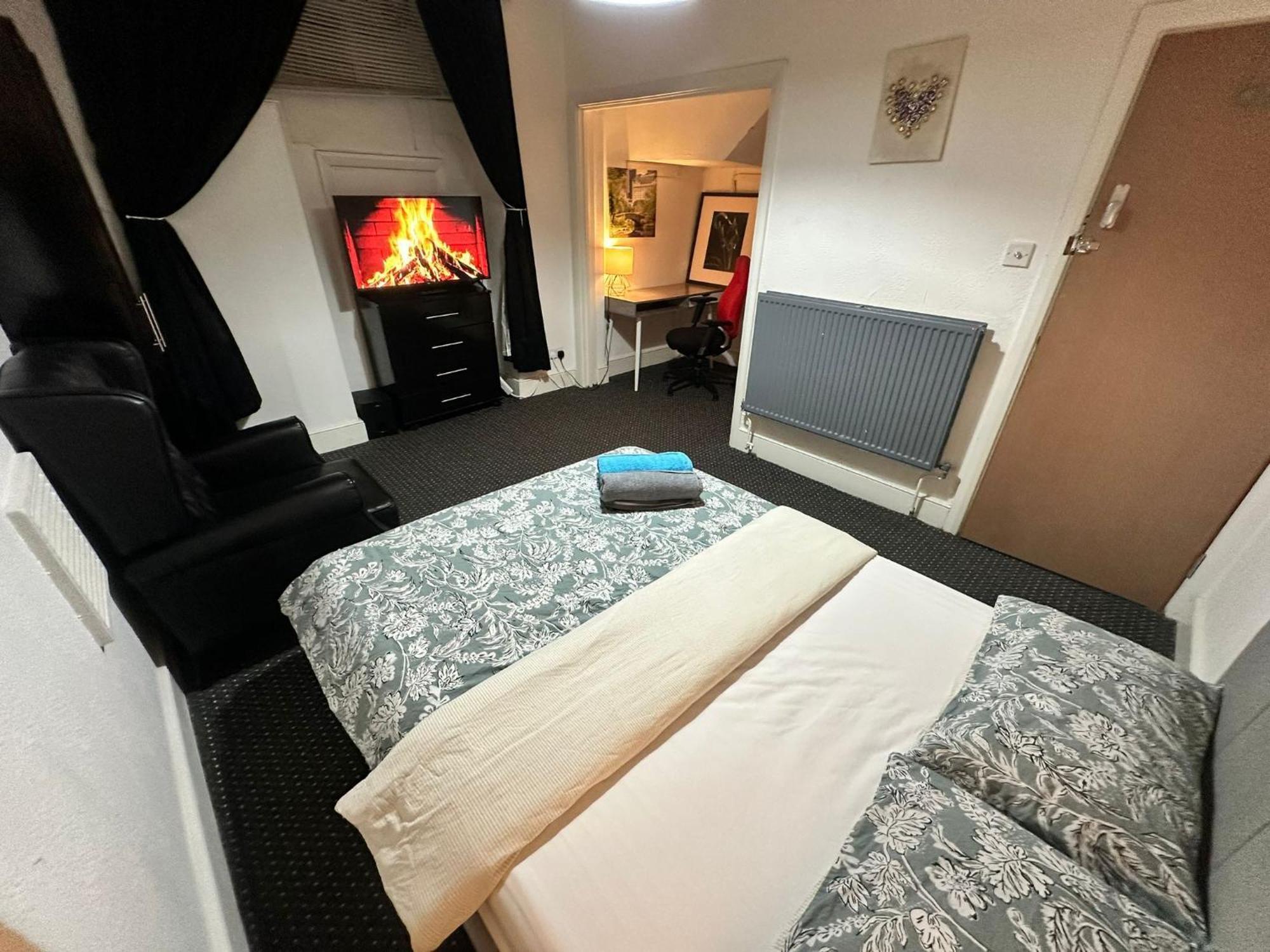 Whitechapel Station Rooms R1 London Eksteriør billede